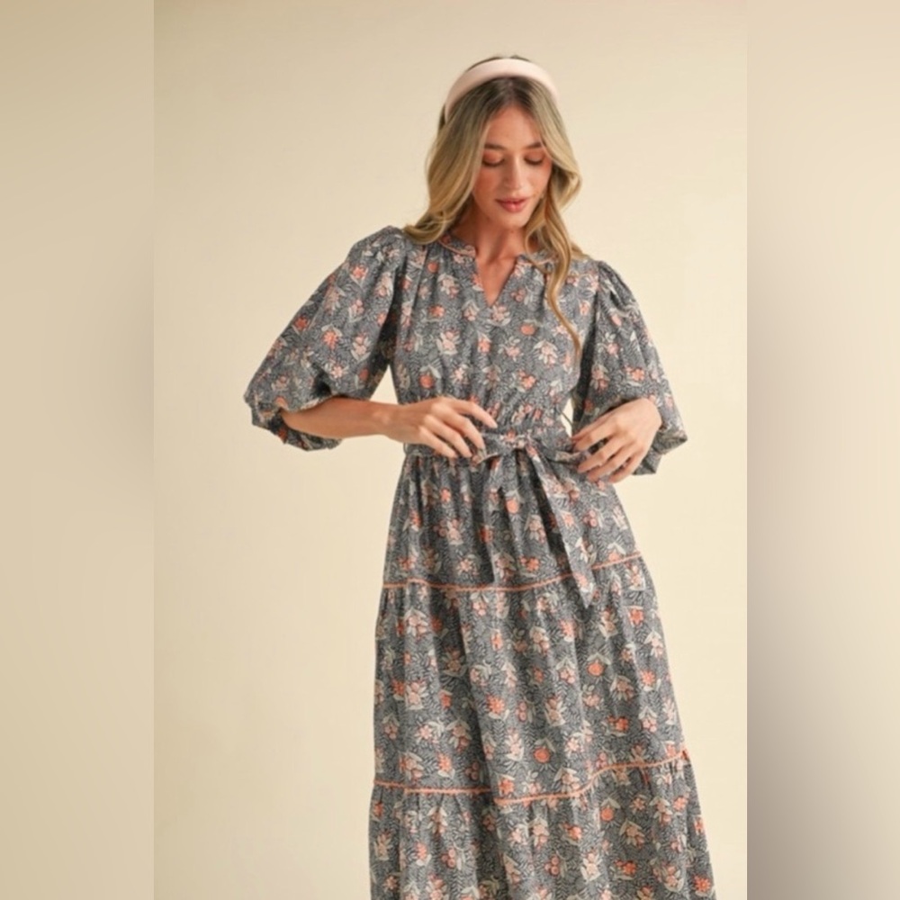 Chic Long Sleeve Floral Dress in Gray